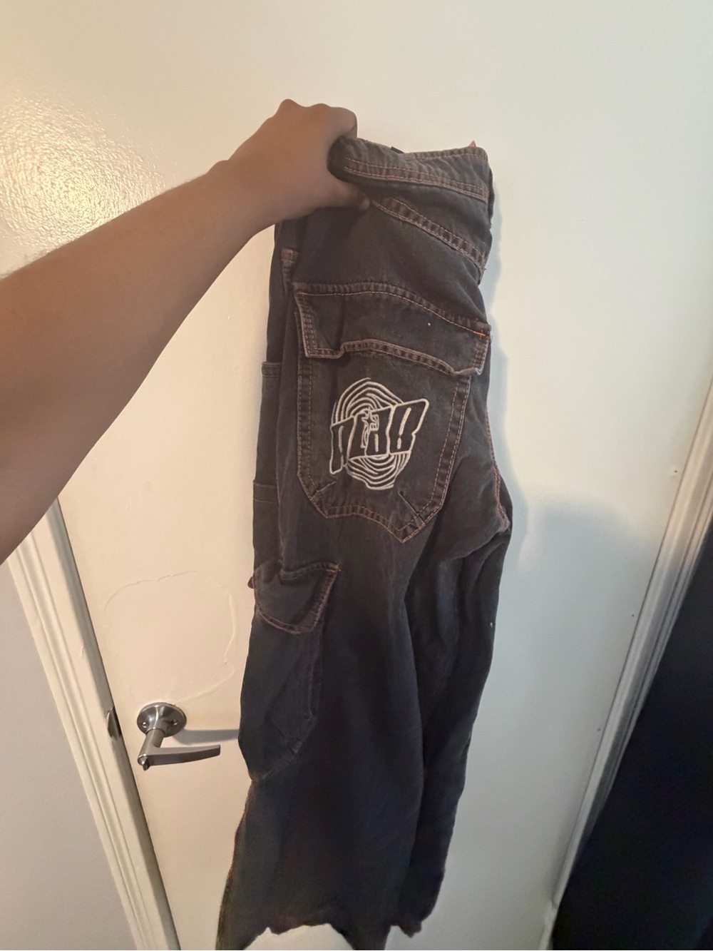 Relaxed Black Men’s Jeans with Graphic Back Pocket